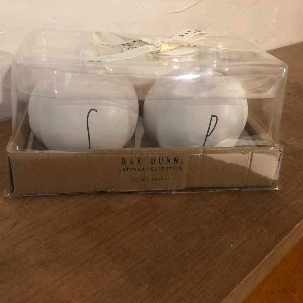 Rae Dunn - Pumpkin Salt and Pepper Shaker Set 🎃